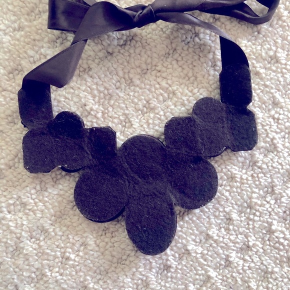 Brown bead necklace with ribbon tie closure. - Picture 4 of 5